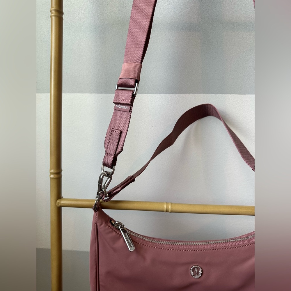 NWOT Lululemon Athletica Adjustable Mini Shoulder Bag 3L Crossbody - Picture 4 of 8